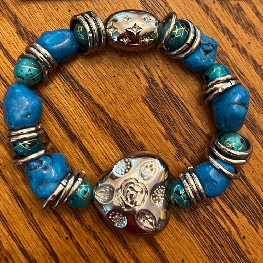 New Silver & Turquoise Chunky Stretch Bracelet with Heart in pouch